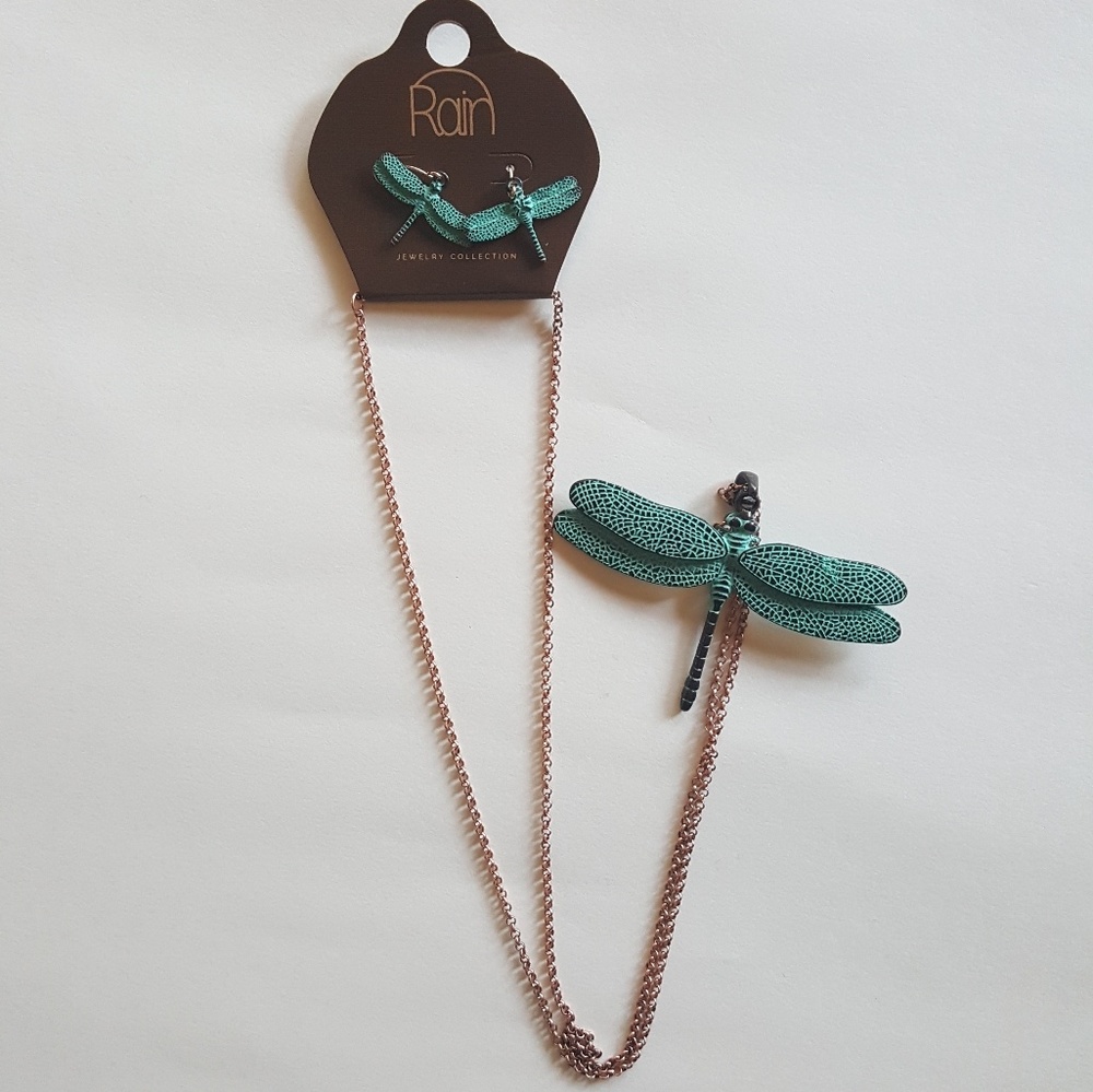 NWT Beautiful Necklace/Earing set